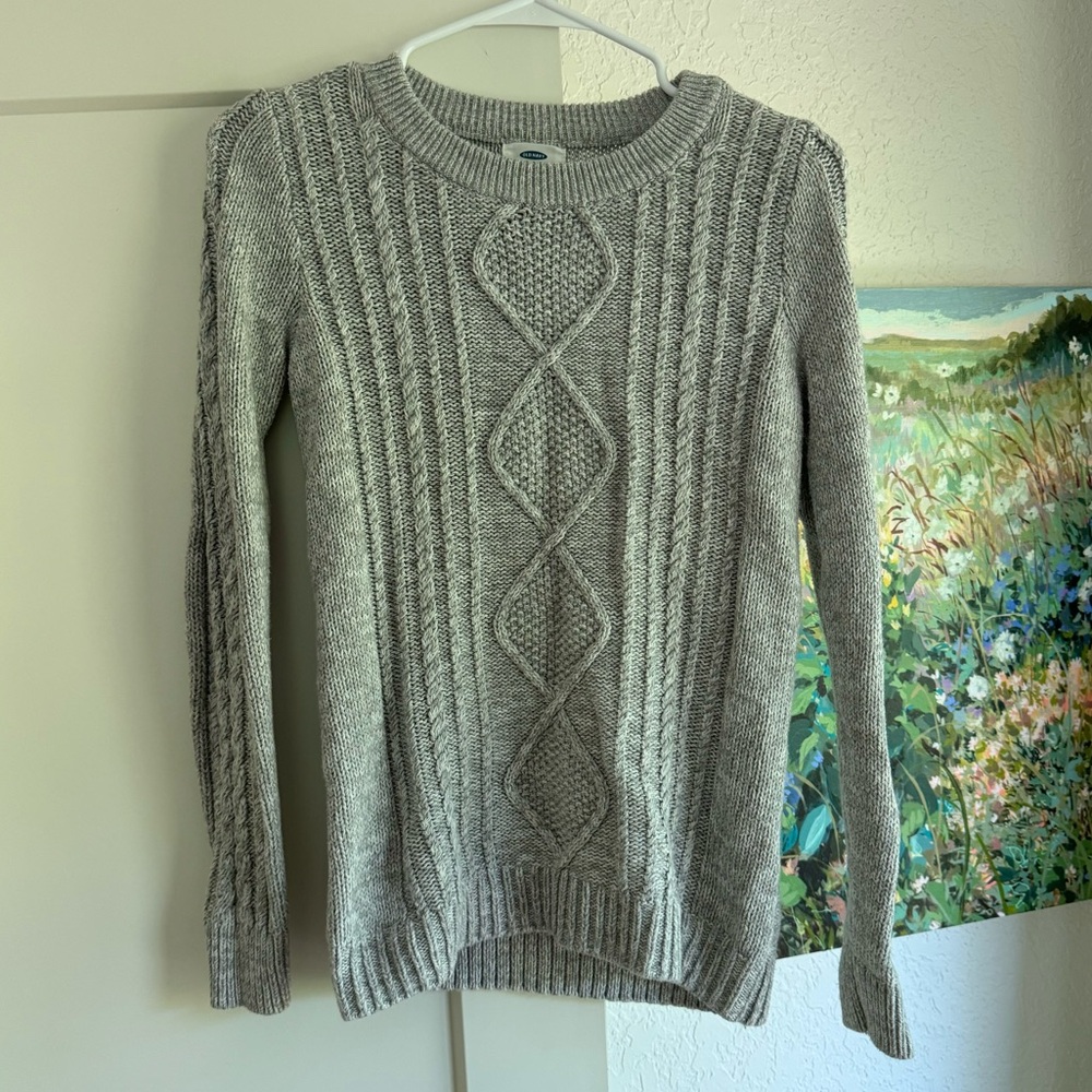 Old Navy Women’s gray cable knit sweater, medium